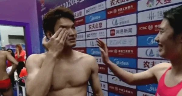 我国的游泳冠军都有谁?