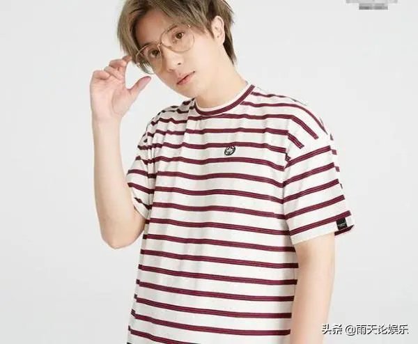 歌手薛之谦服装店开业,一小时店铺被粉丝买空,明星赚钱为什么这么容易?