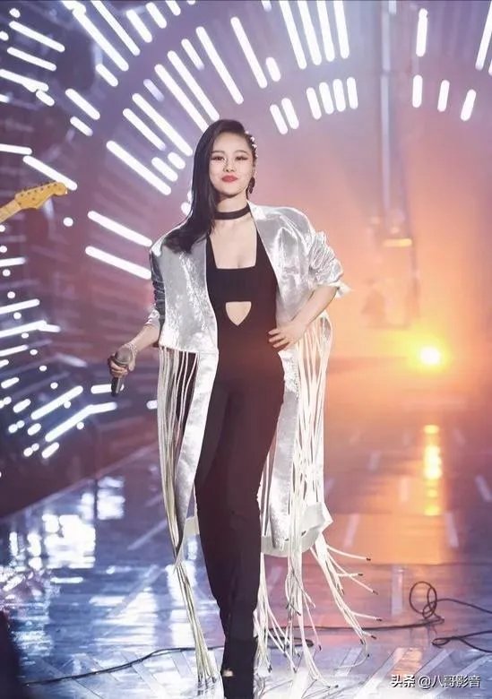 如何评价《歌手·当打之年》,袁娅维和马思唯合作歌曲《2020 so crazy》?