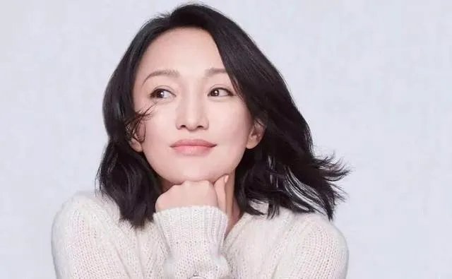周迅对着路边转角镜唱《天涯歌女》,好不好?