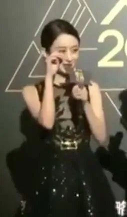 为什么赵丽颖会冻到流泪?