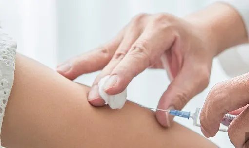 用生理盐水制作假新冠疫苗被抓,犯罪份子将需承担什么法律责任?