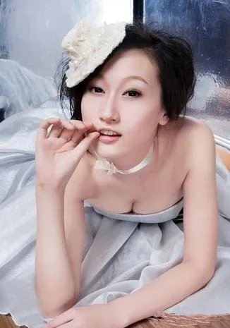 郑钧和孙峰女儿郑楚怡曝光  郑钧曾为孙峰作曲《灰姑娘》
