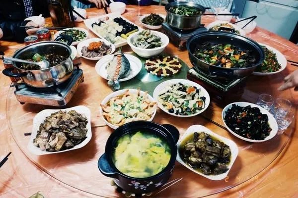 大连全市恢复群体性聚餐经营活动,你如何看待这一行为?
