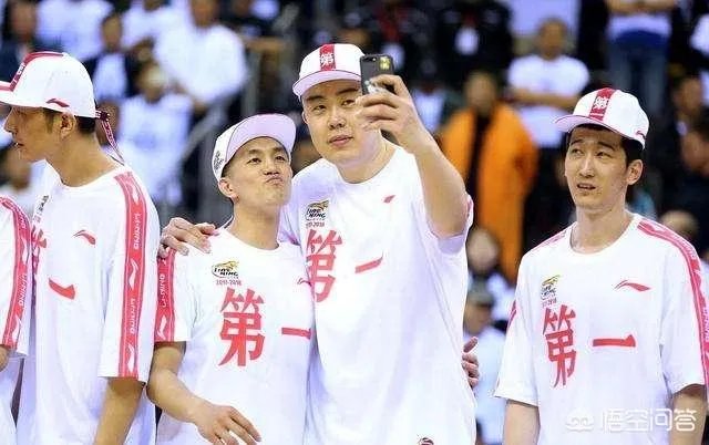 韩德君每场比赛都给观众鞠躬,夺冠后帮母亲下田种菜,你怎么看?