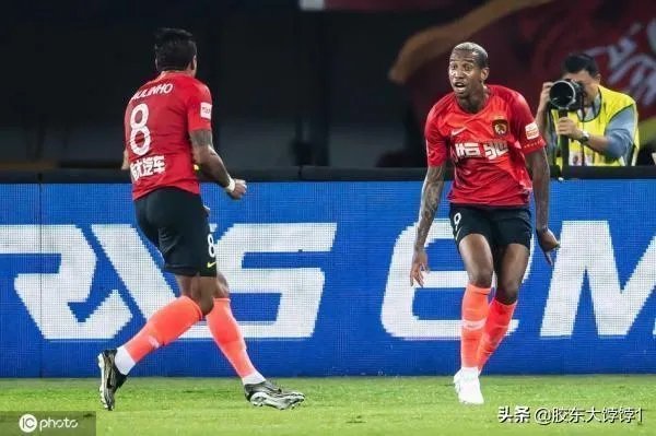 恒大2-0击败上海上港积分反超国安,上海上港此场怎么会错失这个机会?大家怎么看?