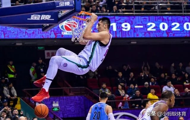 双大外的北京队不是说尽显内线威力了吗？怎么还是惨败呢？