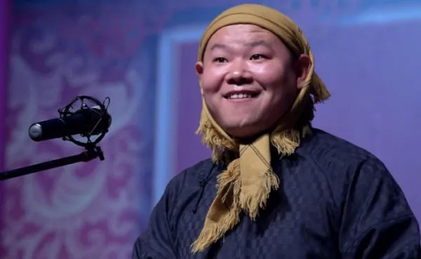 岳云鹏撞脸无数人，许多人表示在电视上看过他，还曾和他握过手，你怎么看？
