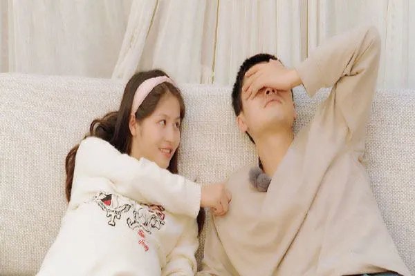 宁桓宇妻子周安琴宣布离婚,两人结婚仅一年半,他们曾有过哪些恩爱场面?