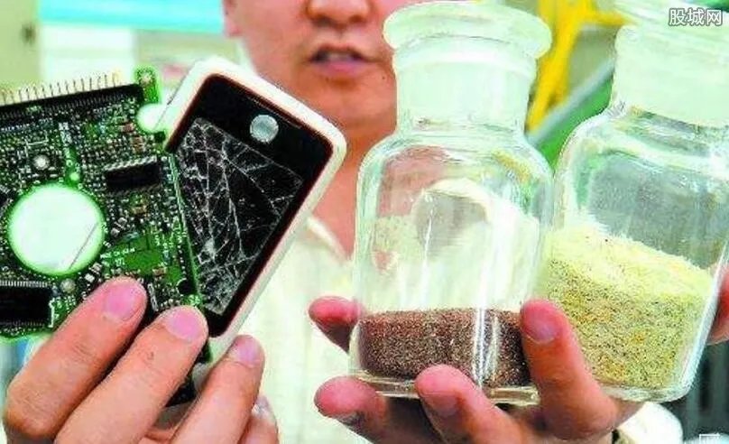 旧手机里竟能拆出黄金 旧手机怎么提炼黄金?