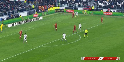 尤文1-0罗马,C罗1分钟连失2必进球气得直踹门柱,赛后罕见低分,你怎么看?