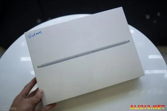 薄出翔了！外媒爆出新款12英寸MacBook开箱图！