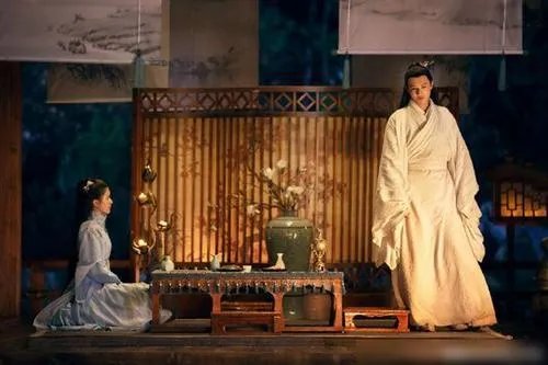 《三千鸦杀》和《冰糖炖雪梨》你更喜欢哪一个？为什么？