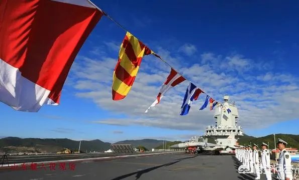 山东舰最新海上训练,看到歼-15上舰,还有多久形成战斗力?