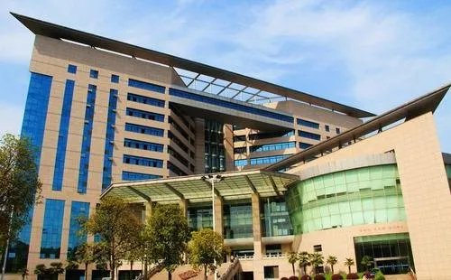 湖北大学老师梁艳萍被停职,错误言论仅仅是停职足够吗?
