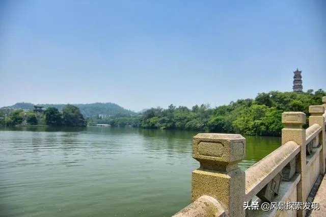 想去惠州看海，哪里海边比较好，附近的酒店性价比怎么样？
