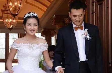 怎么评价何洁离婚事件?