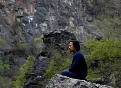 小伙创业失败破产后躲进深山，自给自足20多年不敢出山，后来怎样？