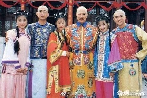《还珠格格》的尔泰喜欢小燕子吗?