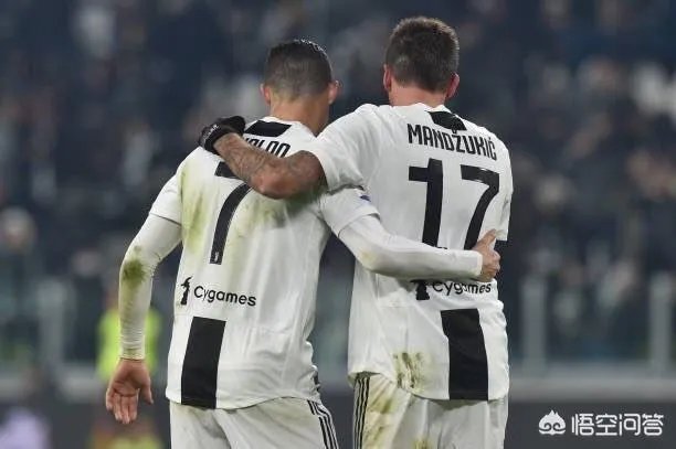 尤文1-0罗马,C罗1分钟连失2必进球气得直踹门柱,赛后罕见低分,你怎么看?