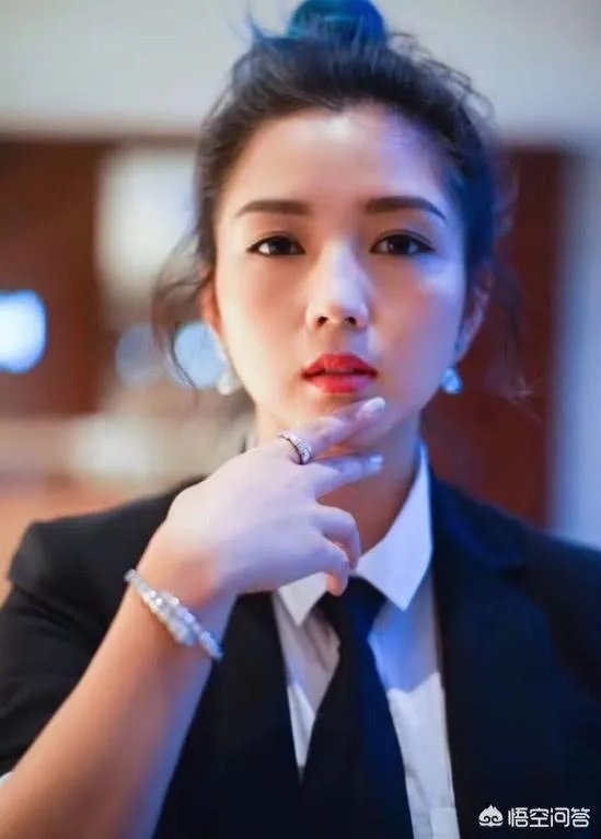 何洁生三胎,女儿夫妻是刁磊,难道当年赫子铭说的是真的?