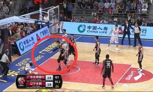 韩德君每场比赛都给观众鞠躬,夺冠后帮母亲下田种菜,你怎么看?