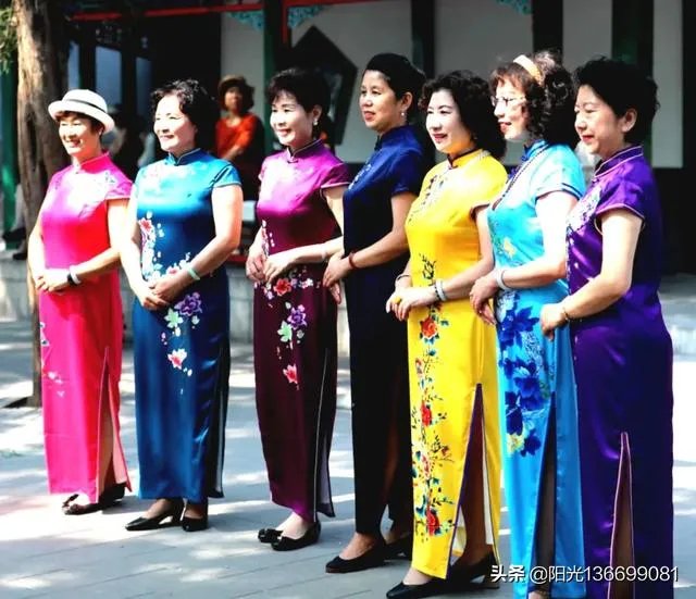 人像摄影中,你认为旗袍与汉服哪个更能拍出中国女人的韵味?你喜欢拍哪一种服装?
