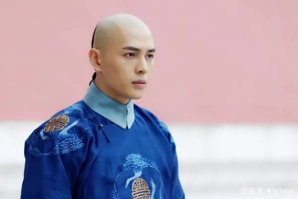 吴谨言和洪尧恋情曝光疑似同居,你觉得他们二人般配吗?