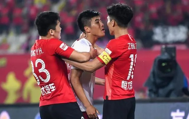 恒大2-0击败上海上港积分反超国安,上海上港此场怎么会错失这个机会?大家怎么看?