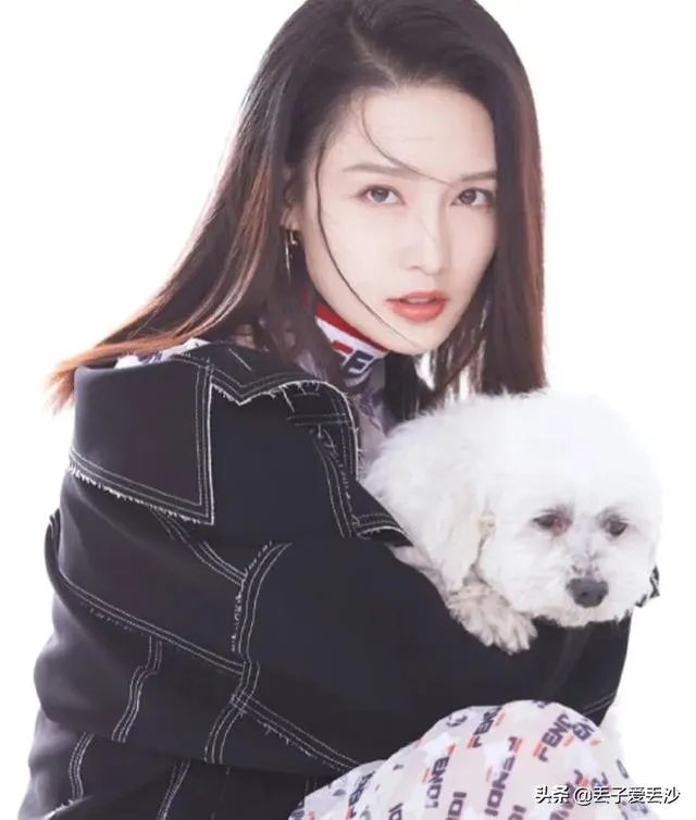 李沁获奖反被网友安慰?首届影帝是吴亦凡,金鹤奖有含金量吗?