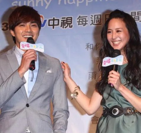 网曝贺军翔绯闻女友照片 揭秘其和机车女的感情纠葛