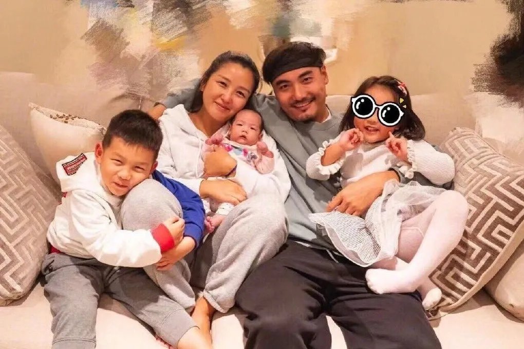 从全网支持大骂渣男到现在多数网友唾弃，何洁到底经历了什么？
