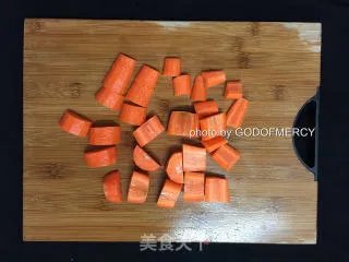 夏季美容美体的秘密:原汁原味的木瓜胡萝卜汁