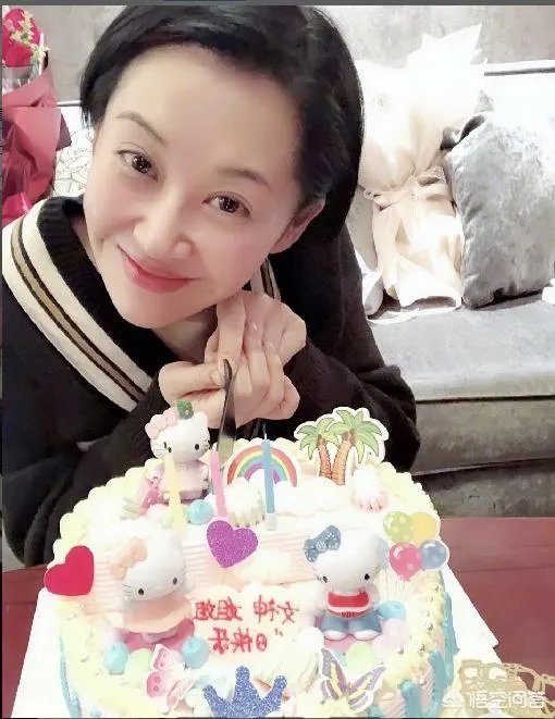 49岁许晴直播卸妆、素颜似少女，哪些女星年龄越大越有韵味？