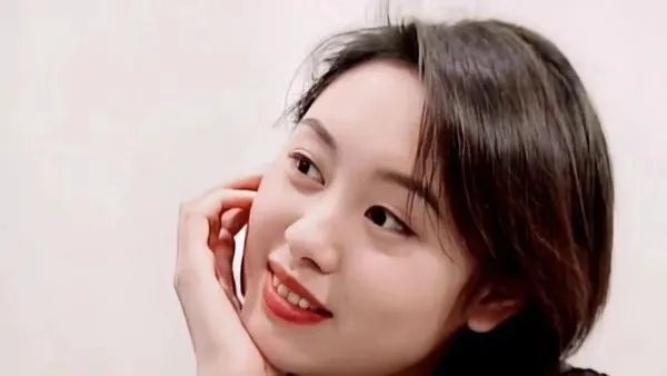 郭可盈家族聚会照曝光全是高颜值,她的家庭基因有优秀?