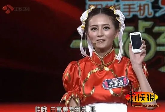 混血嫩模扮春丽一夜爆红 玩COS变成名捷径