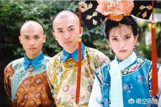 《还珠格格》的尔泰喜欢小燕子吗?