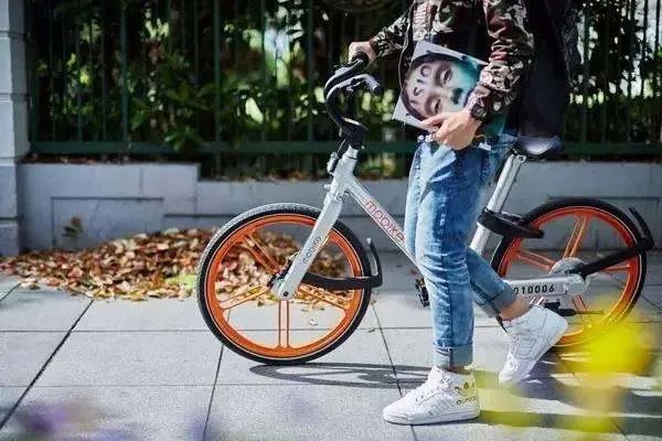 为什么之前那么火的共享单车,现在一家家都开始倒闭?