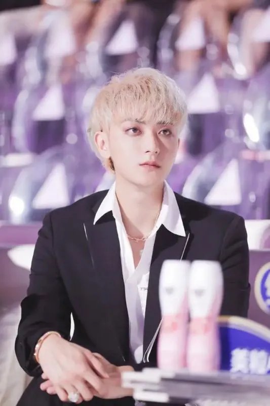 黄子韬在父亲去世后的首次现身,是什么样的状态呢?