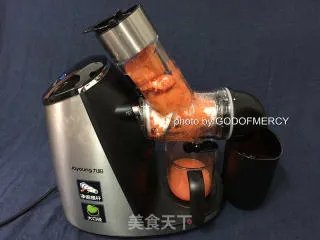 夏季美容美体的秘密:原汁原味的木瓜胡萝卜汁