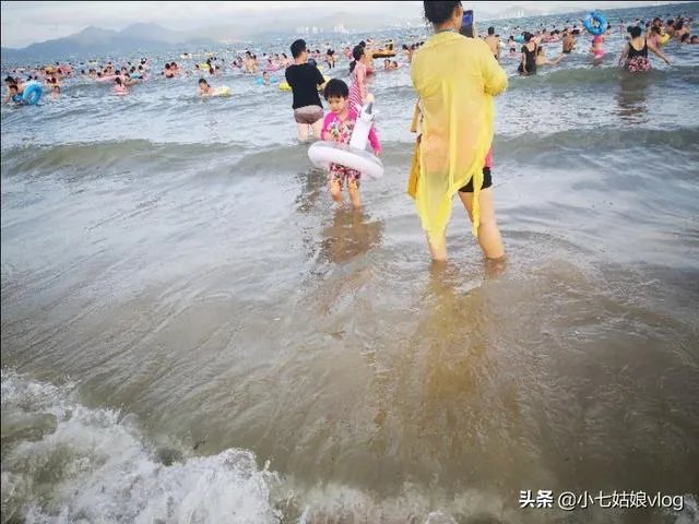 想去惠州看海，哪里海边比较好，附近的酒店性价比怎么样？