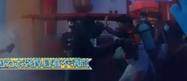 吴奇隆被保安当成坏人按到,这究竟是怎么回事?