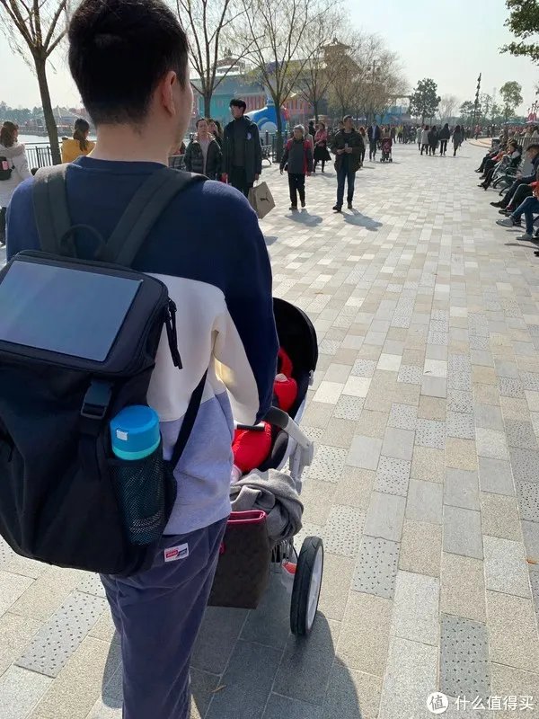 “蒋劲夫”同款?无限续航+全套装备的LACOSTE INFINI-T背包,让你成为最神气的奶爸!