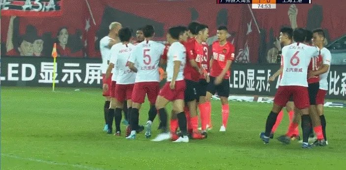 恒大2-0击败上海上港积分反超国安,上海上港此场怎么会错失这个机会?大家怎么看?