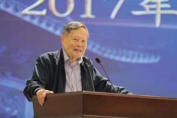 为什么杨振宁、姚期智放弃外国国籍,转为中国科学院院士?