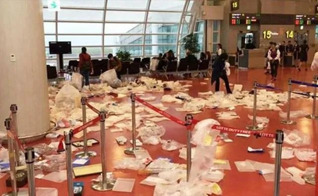 国人在韩国济州岛机场乱扔垃圾，韩国市民想收入岛费合理吗？
