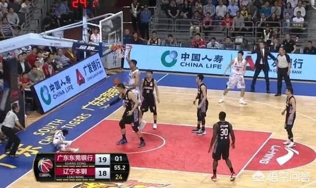 韩德君每场比赛都给观众鞠躬,夺冠后帮母亲下田种菜,你怎么看?