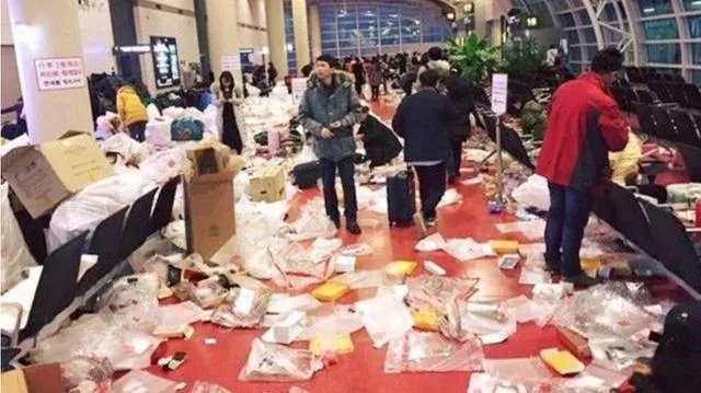 国人在韩国济州岛机场乱扔垃圾，韩国市民想收入岛费合理吗？