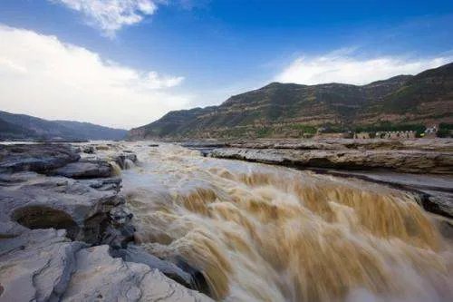 黄河清淤发现80年代透明棺材,透明材料是为了追求时尚还是其他用途?