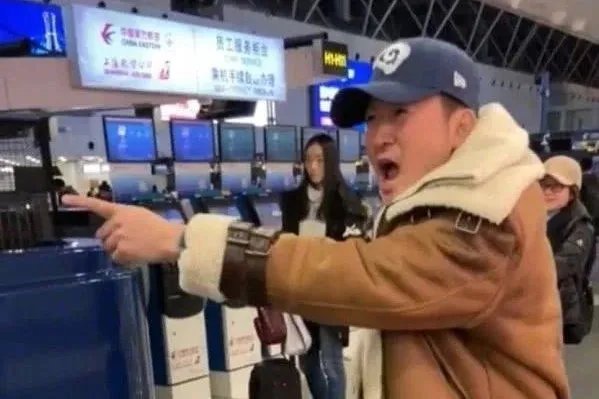 同是怒斥跟拍者,吴京发飙大家拍手叫好,为何李维嘉却被吐槽不会做人?